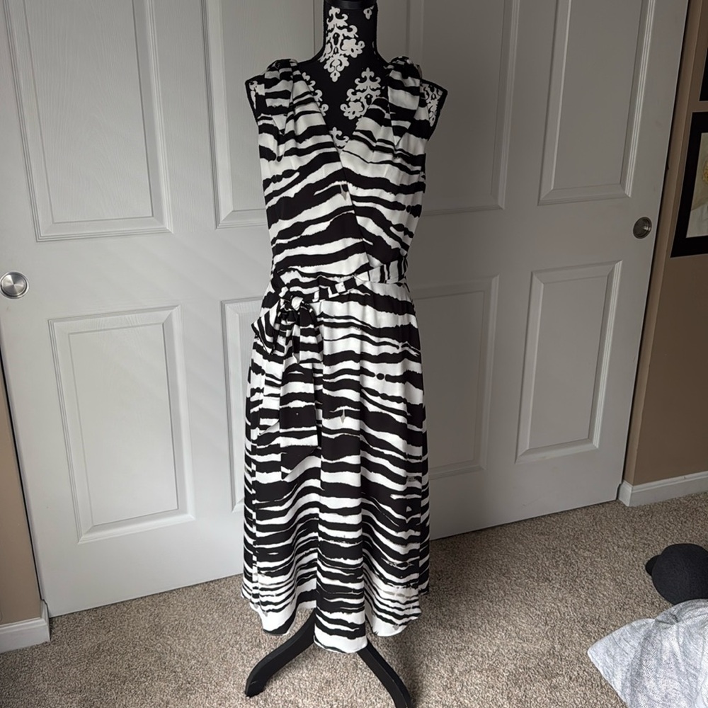 NWT TAHARI Arthur S Levine Black and White Striped Print Dress Size 10